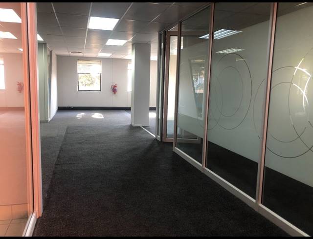 573M² RETAIL TO LET IN SANDTON CENTRAL